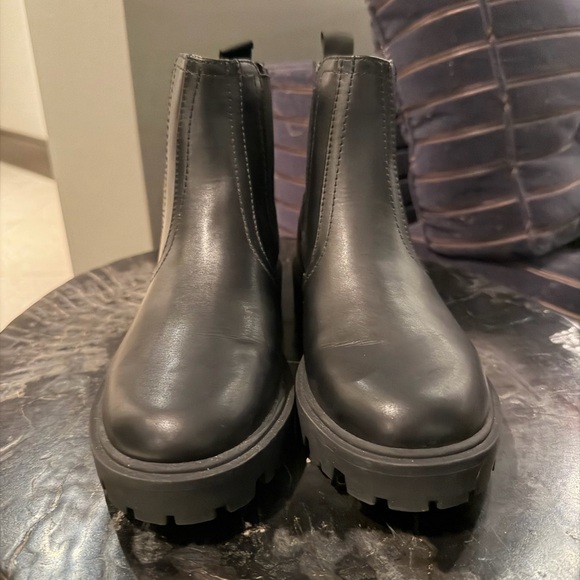 Nine West Chelsea Boots Size 5.5 - Picture 2 of 5